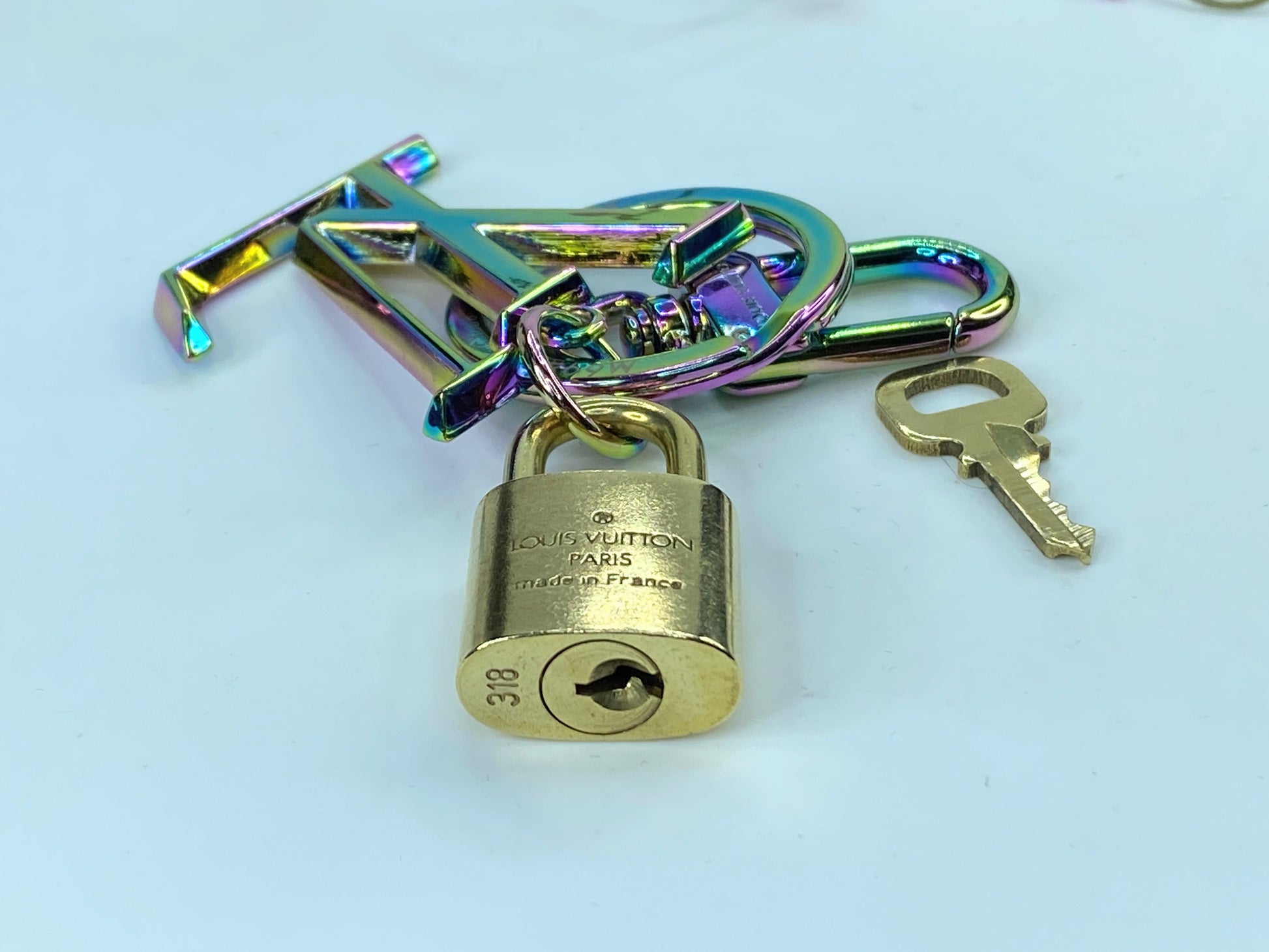 Louis Vuitton Porte-Clé LV Prism Mini Charm Key Ring Holder lock/key GS371
