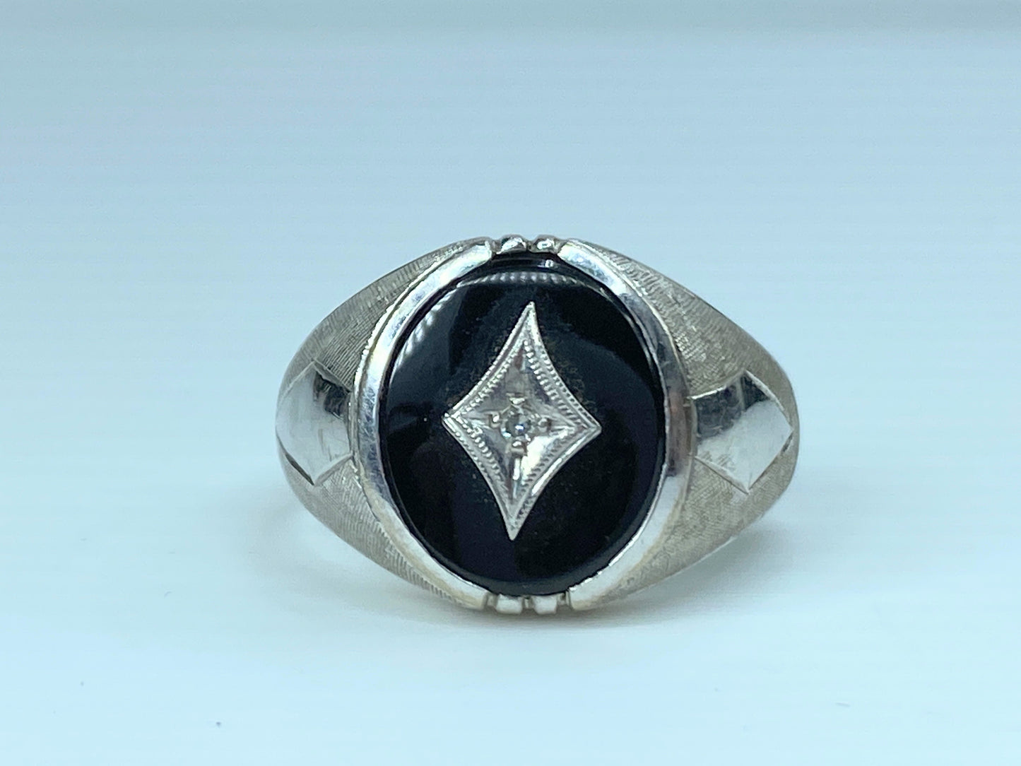 Men’s 10K White Gold Onyx and Diamond Ring 8.5g s 8.25 JR8927