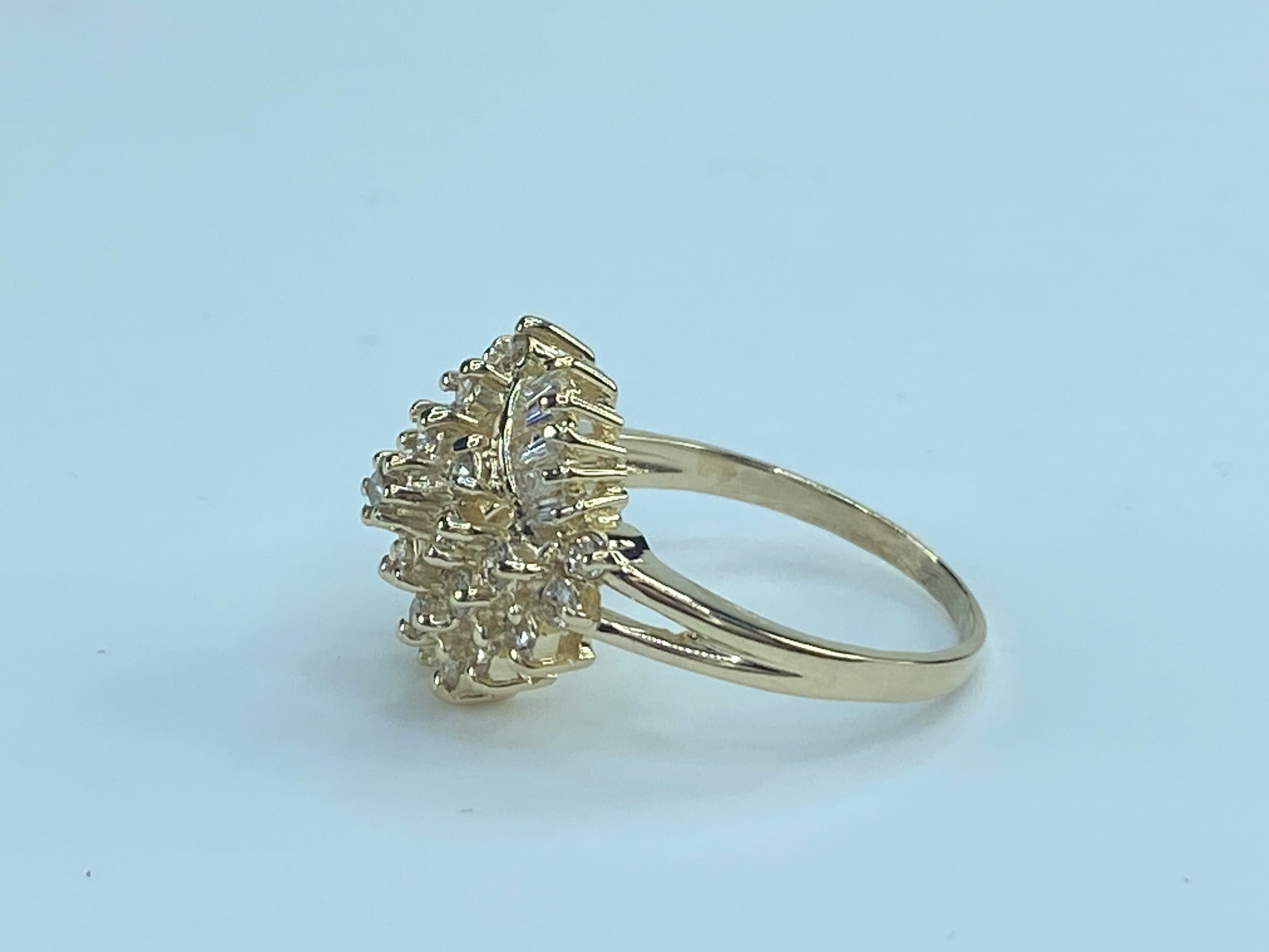 0.65ctw Round & Baguette G/VS2 Diamond Cluster lady ring