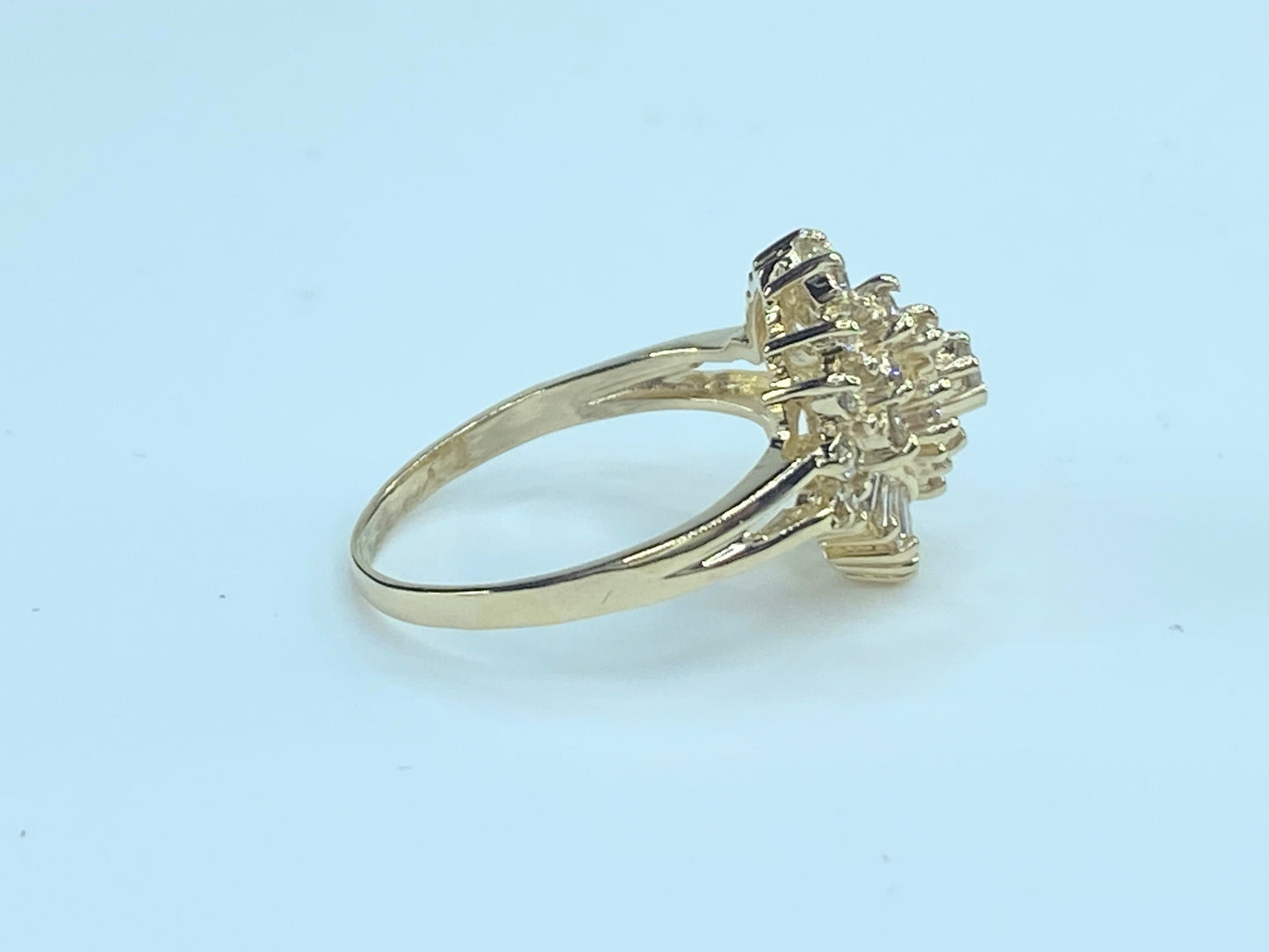 0.65ctw Round & Baguette G/VS2 Diamond Cluster lady ring