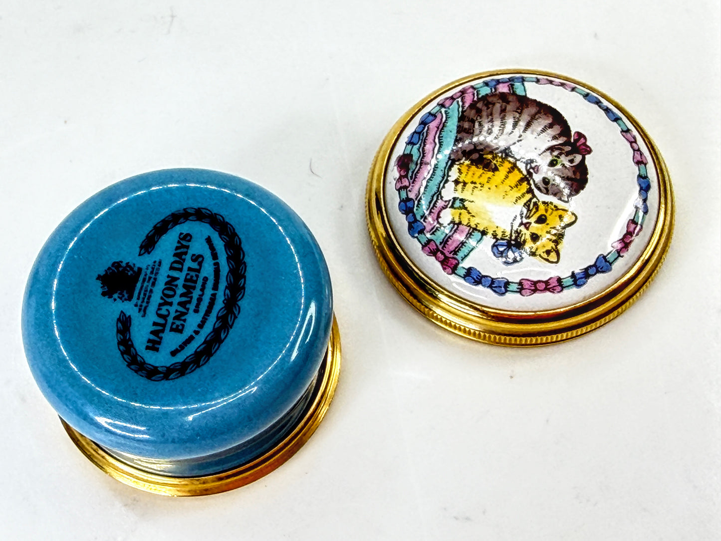 Halcyon Days Enamels Two Cats Blue Round Trinket Box England 1" x 3/4" SS481