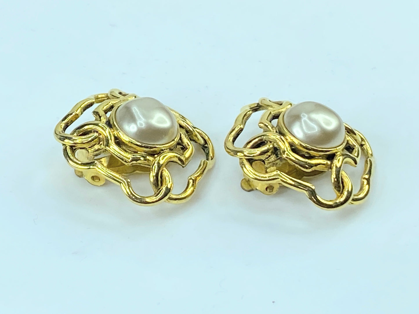 Chanel Chanel Open work gold tone faux pearl earrings 30mm GS375
