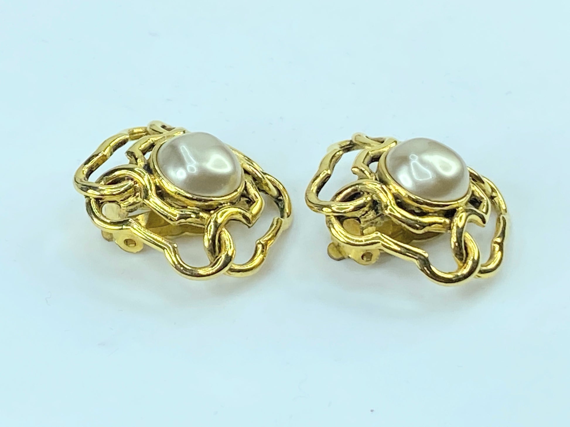 Chanel Chanel Open work gold tone faux pearl earrings 30mm GS375