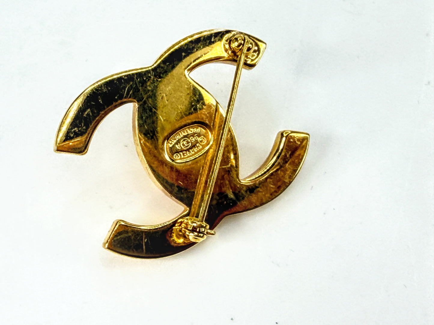 Vintage Authentic Chanel Gold Tone Turnlock CC Logo Brooch 16.6g 1.5"w/box GS834