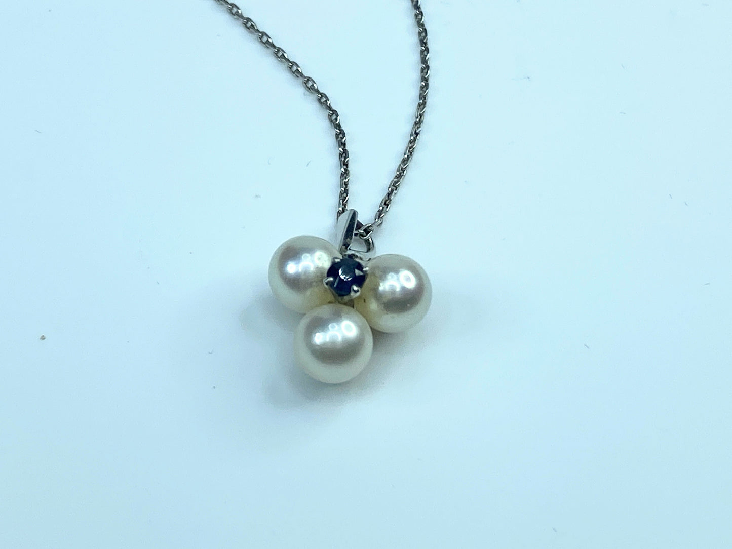 Shamrock 6.5mm Akoya Pearl Blue Sapphire pendant necklace