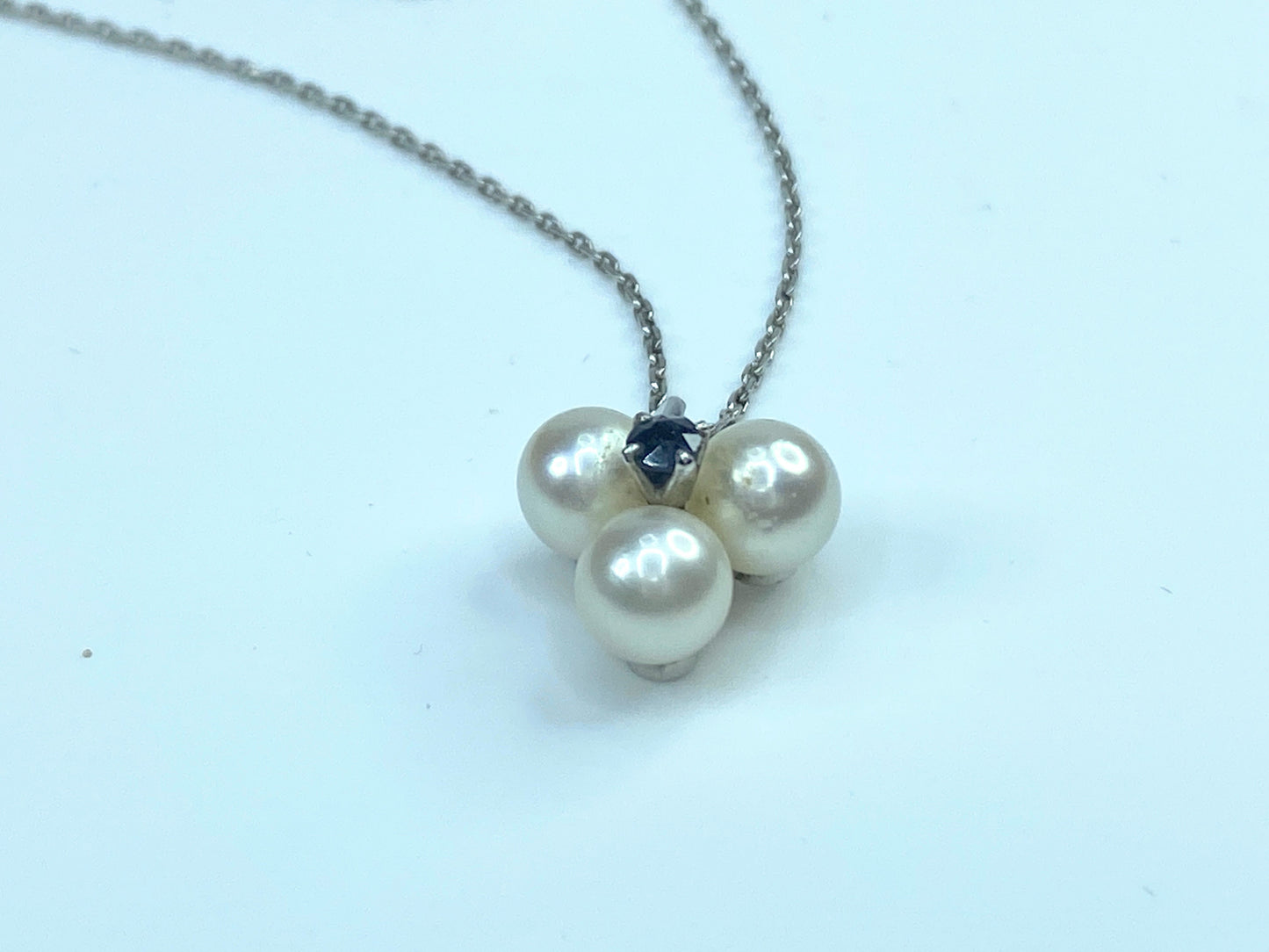 Shamrock 6.5mm Akoya Pearl Blue Sapphire pendant necklace