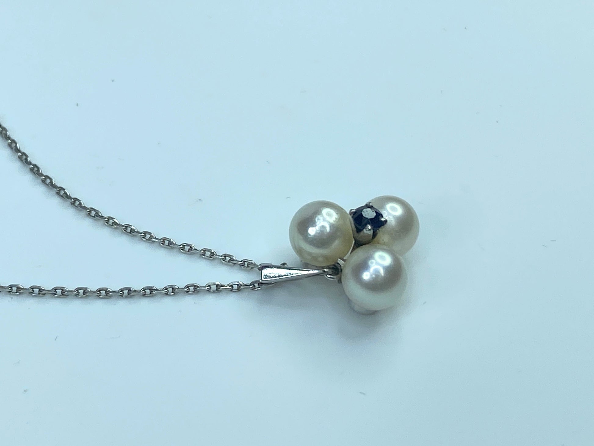 Shamrock 6.5mm Akoya Pearl Blue Sapphire pendant necklace