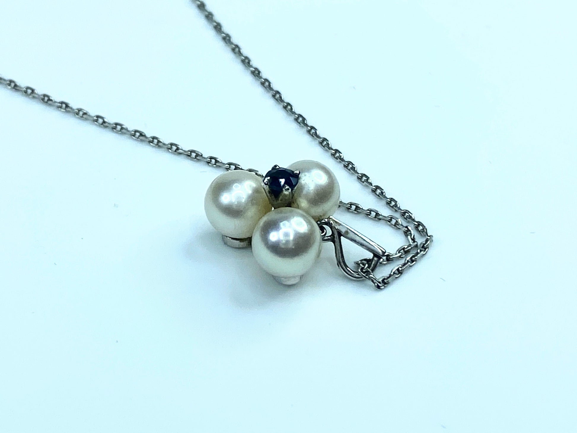 Shamrock 6.5mm Akoya Pearl Blue Sapphire pendant necklace