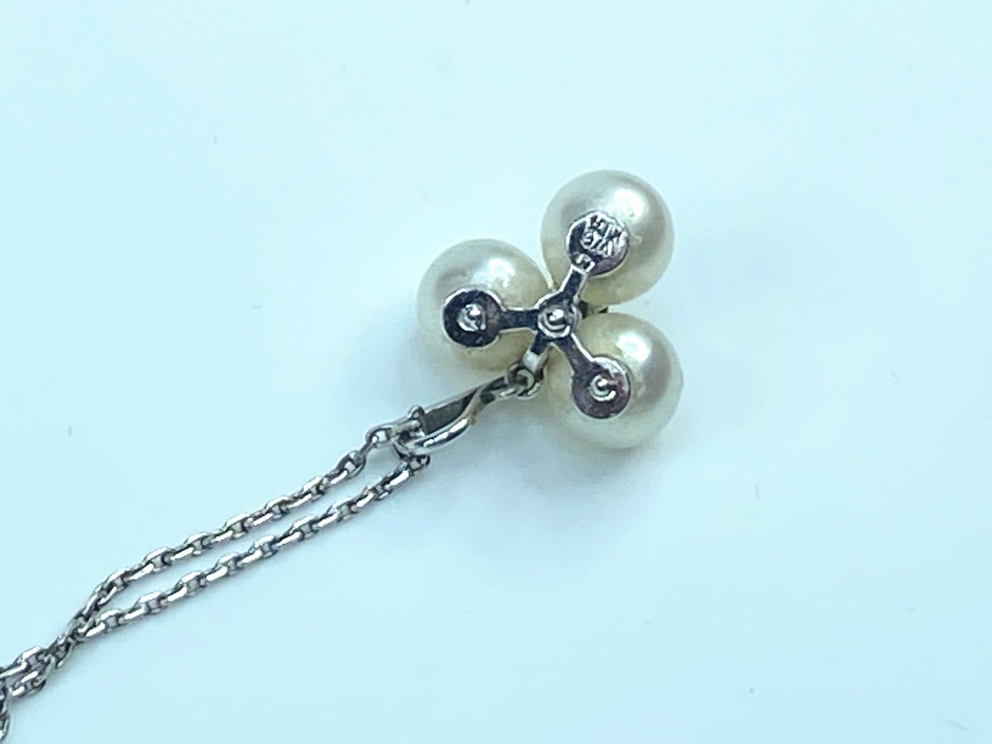 Shamrock 6.5mm Akoya Pearl Blue Sapphire pendant necklace