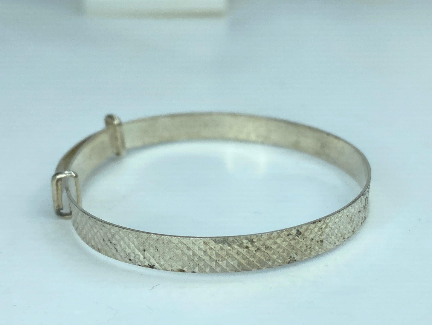 c1940 Sterling Silver 5mm Plaid etched expandable children bangle 5" 4g JR833