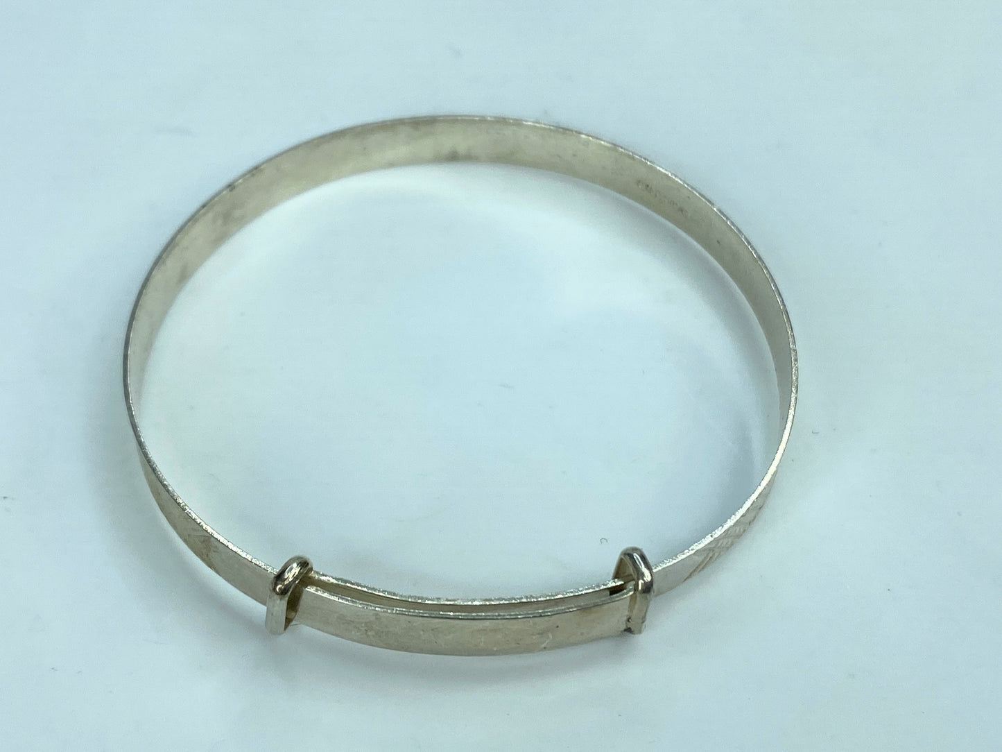 c1940 Sterling Silver 5mm Plaid etched expandable children bangle 5" 4g JR833