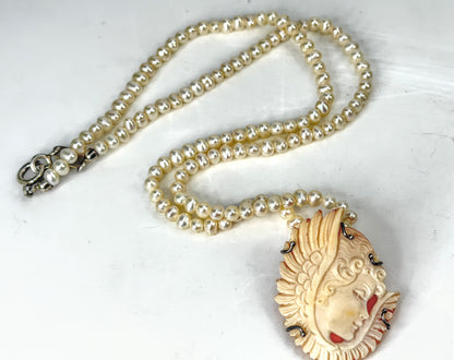 Vintage M&M Scognamiglio Italian Carved Shell Cameo Pearl Necklace 12.7g JR2061