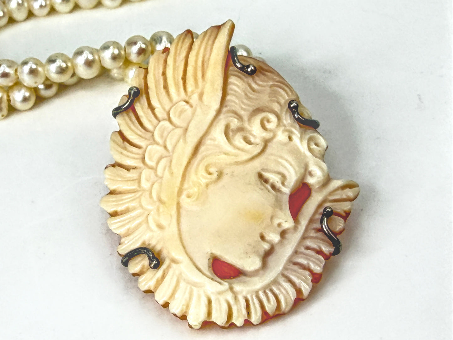 Vintage M&M Scognamiglio Italian Carved Shell Cameo Pearl Necklace 12.7g JR2061