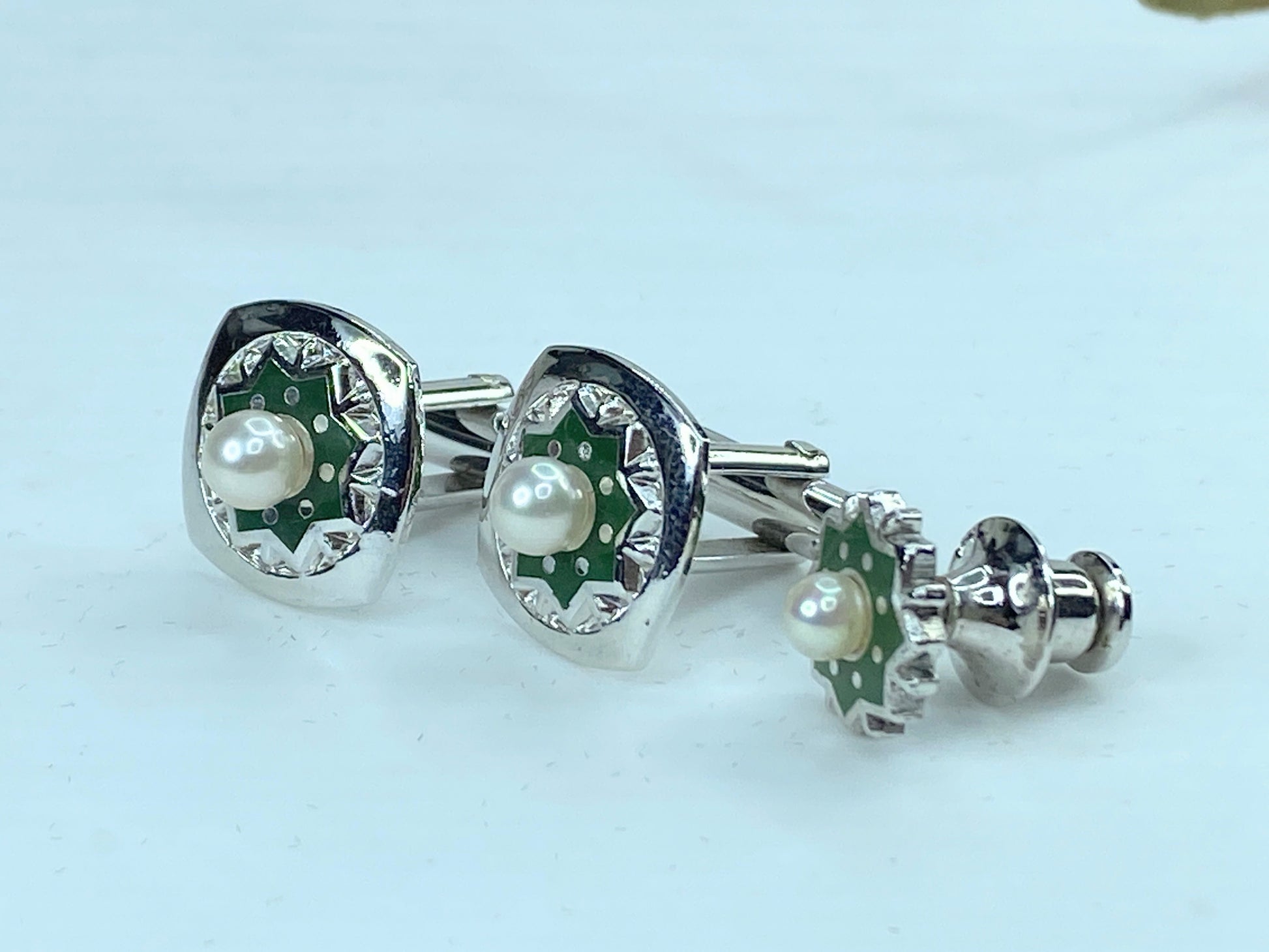 Rare MIKIMOTO 5mm Akoya cultured Pearl Sterling Cuff & Tag Green enamel GS380
