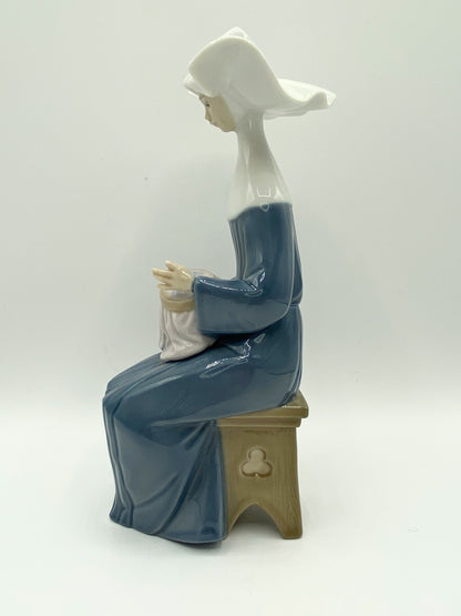 Lladro "A Time to Sew" # 5501 Blue Nun Figurine Excellent condition A131