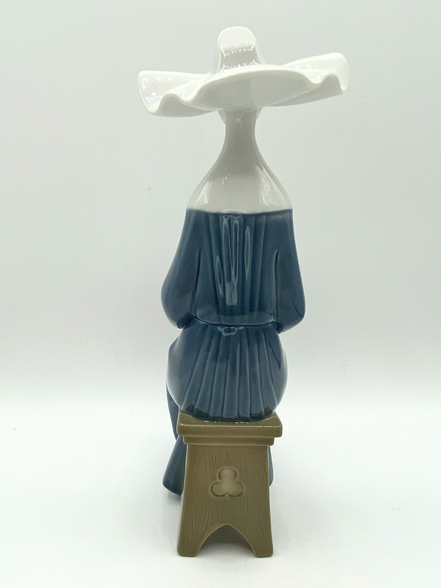 Lladro "A Time to Sew" # 5501 Blue Nun Figurine Excellent condition A131