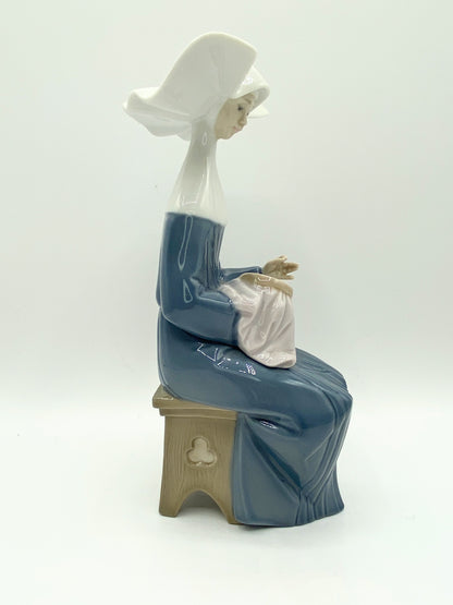 Lladro "A Time to Sew" # 5501 Blue Nun Figurine Excellent condition A131