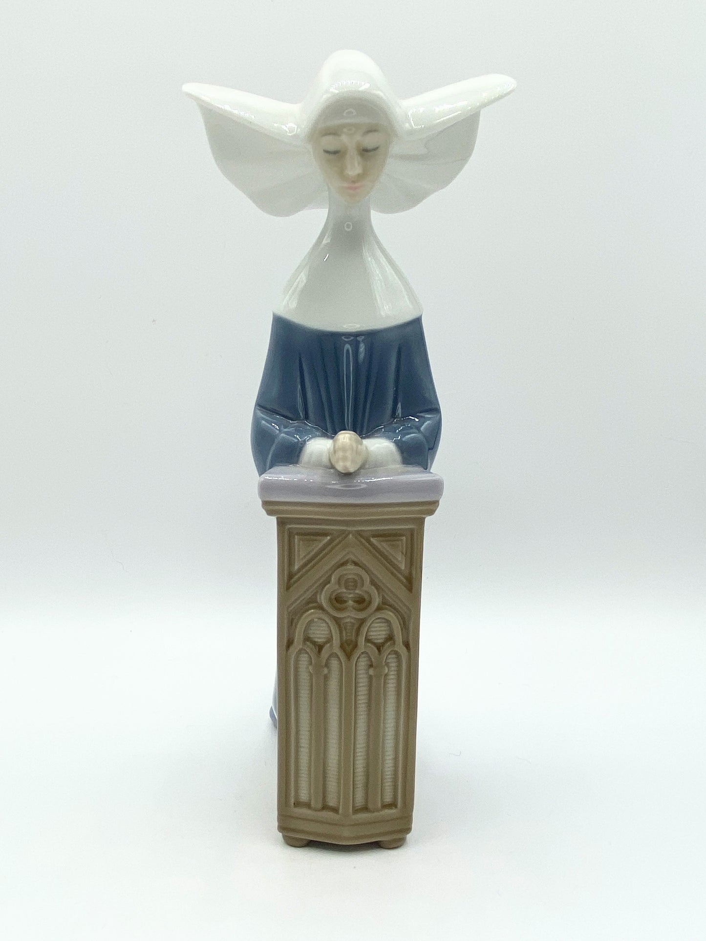 Lladro Meditation (blue) 1996-99 Porcelain Figurine  2347M Mint condition A132