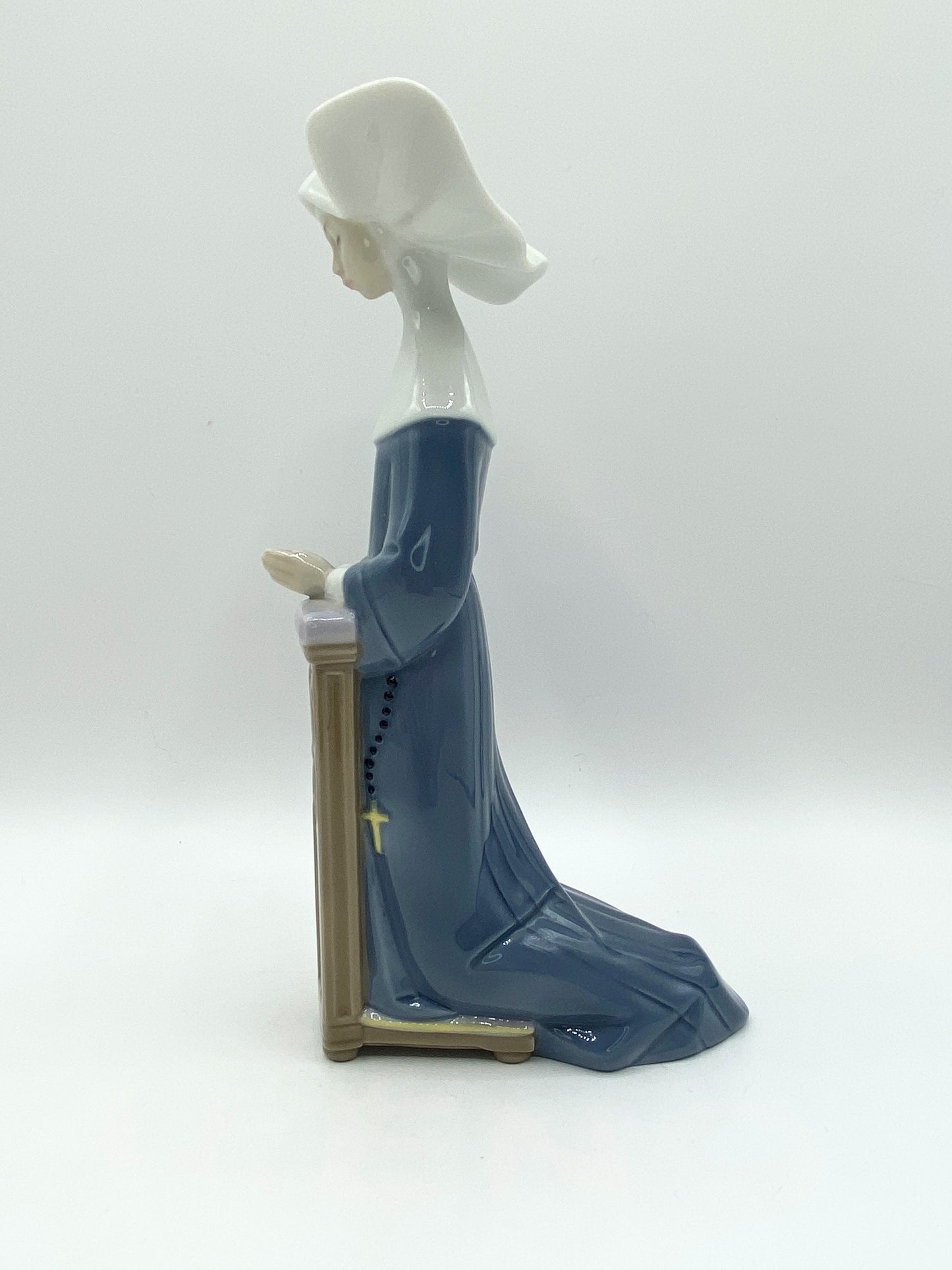 Lladro Meditation (blue) 1996-99 Porcelain Figurine  2347M Mint condition A132