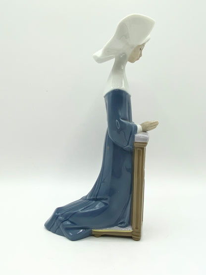 Lladro Meditation (blue) 1996-99 Porcelain Figurine  2347M Mint condition A132