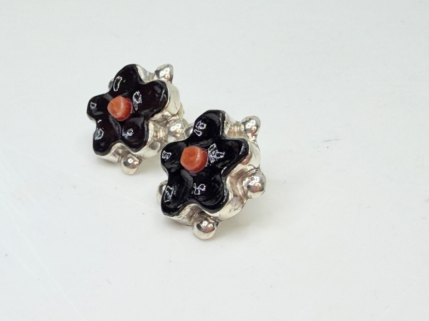 Zuni Floria Shebala Sterling Enamel Floral Coral new Stud Earrings JR1335