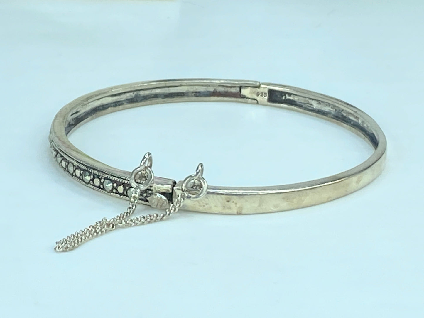 925 Sterling Silver Women's Marcasite Bangle Bracelet 11.9 Grams 6.75 JR842