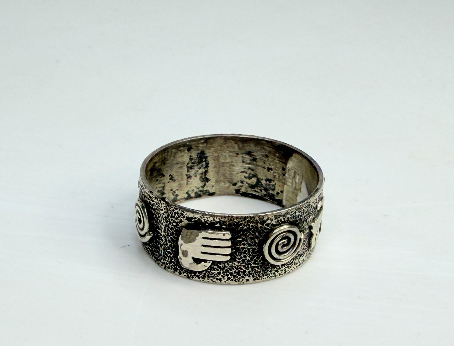Vintage Scott Skeets Navajo Petroglyph handmade Sterling Band Ring s8.25 JR1338
