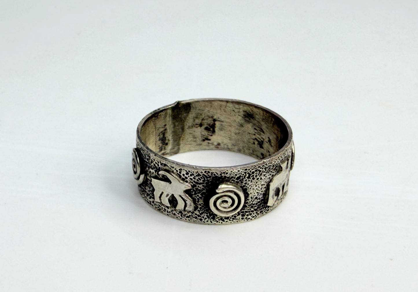 Vintage Scott Skeets Navajo Petroglyph handmade Sterling Band Ring s8.25 JR1338