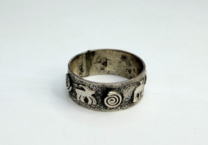 Vintage Scott Skeets Navajo Petroglyph handmade Sterling Band Ring s8.25 JR1338