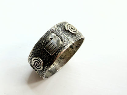 Vintage Scott Skeets Navajo Petroglyph handmade Sterling Band Ring s8.25 JR1338