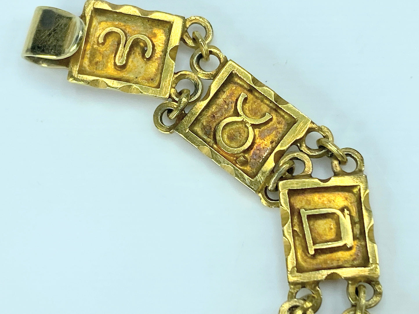 Early Century 10K/14K yellow gold zodiac Fish Calligraphy bracelet 6.75" JR844