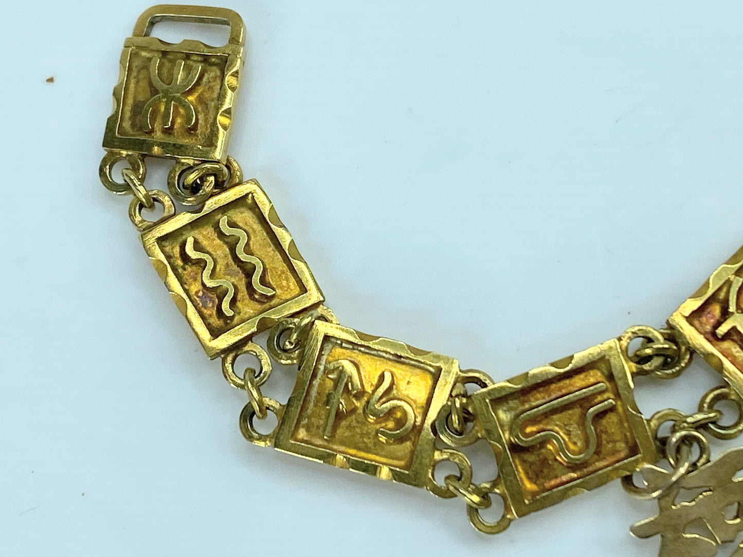 Early Century 10K/14K yellow gold zodiac Fish Calligraphy bracelet 6.75" JR844
