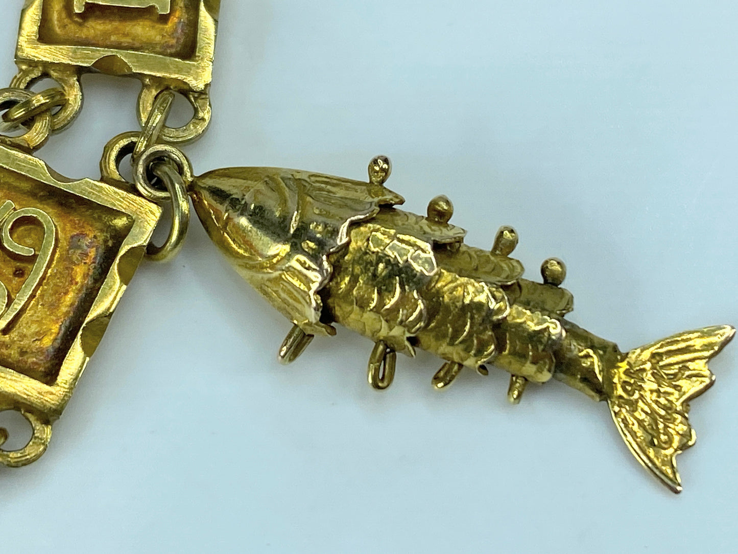 Early Century 10K/14K yellow gold zodiac Fish Calligraphy bracelet 6.75" JR844
