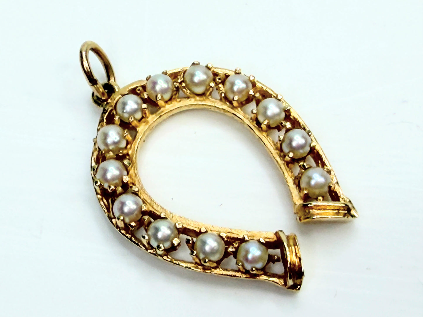 Good Luck 14K Gold Pearl Horseshoe Pendant 30x21mm JR1351