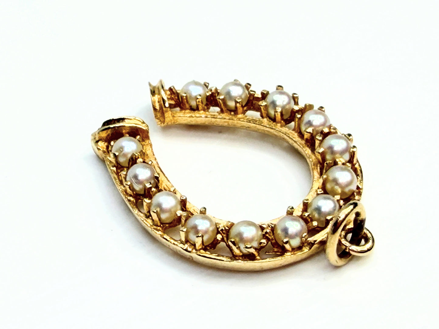 Good Luck 14K Gold Pearl Horseshoe Pendant 30x21mm JR1351