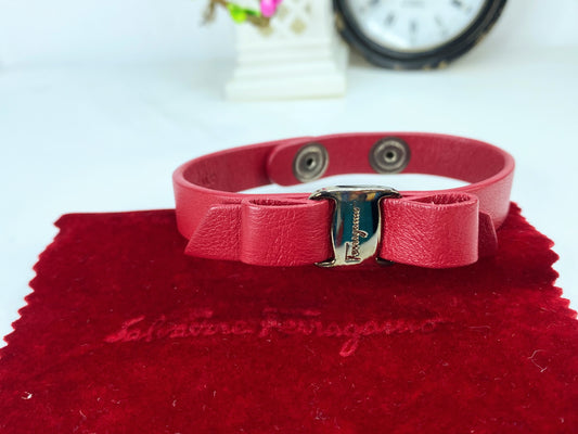 AUTH Salvatore Ferragamo Vala Bow Leather Bracelet Red adjustable w/pouch GS572