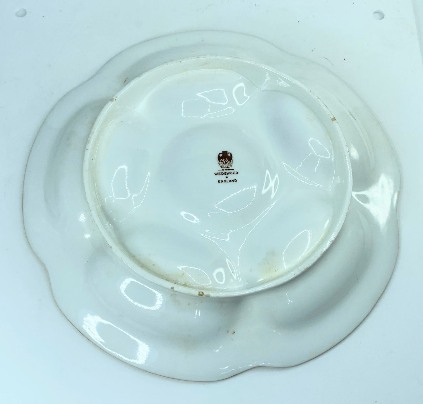 England Wedgwood Art Deco bone China Embossed & gold gilt oyster plate 9" A324