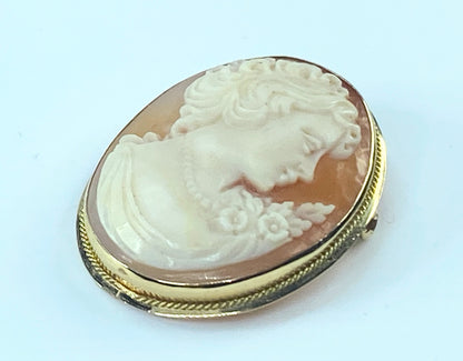 Italian Old Victorian shell cameo decorated Brooch pendant in 14K