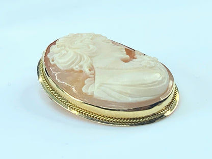 Italian Old Victorian shell cameo decorated Brooch pendant in 14K