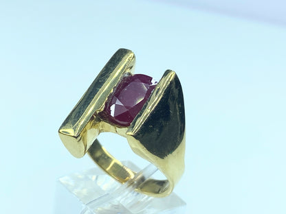 Contemporary 2.25ct Oval Ruby 0.24ct round brilliant diamond in 18K ring