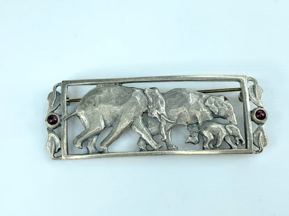 Sterling Silver Garnet Contour Elephants family brooch 2.24" 13.3g JR9673