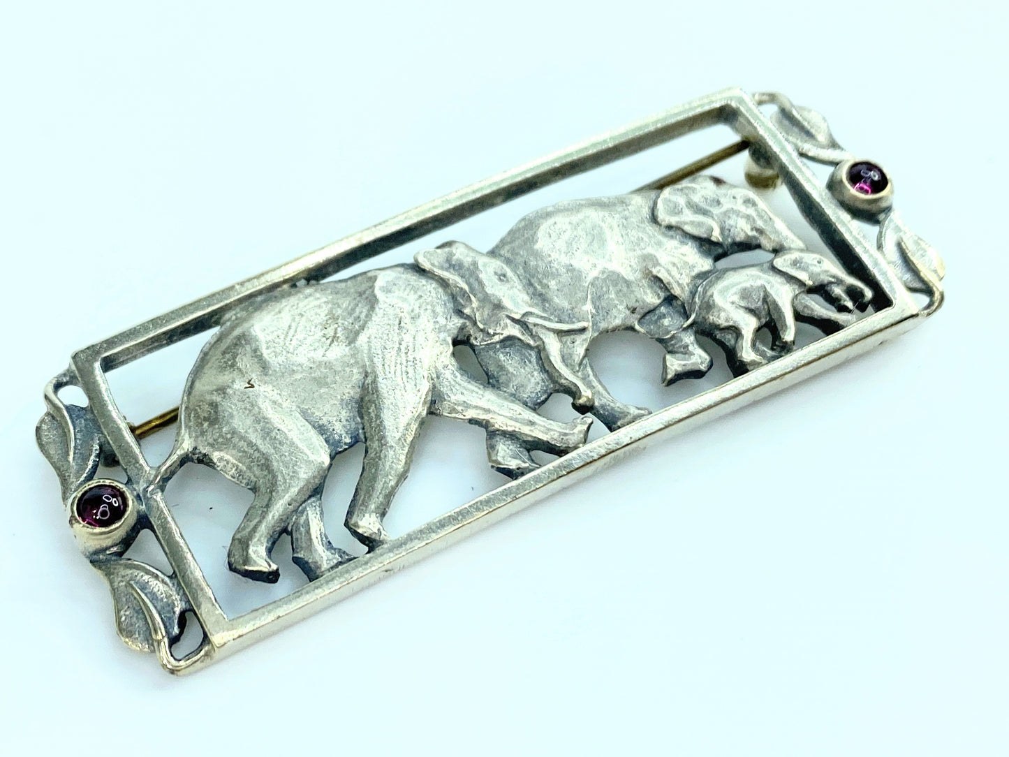 Sterling Silver Garnet Contour Elephants family brooch 2.24" 13.3g JR9673