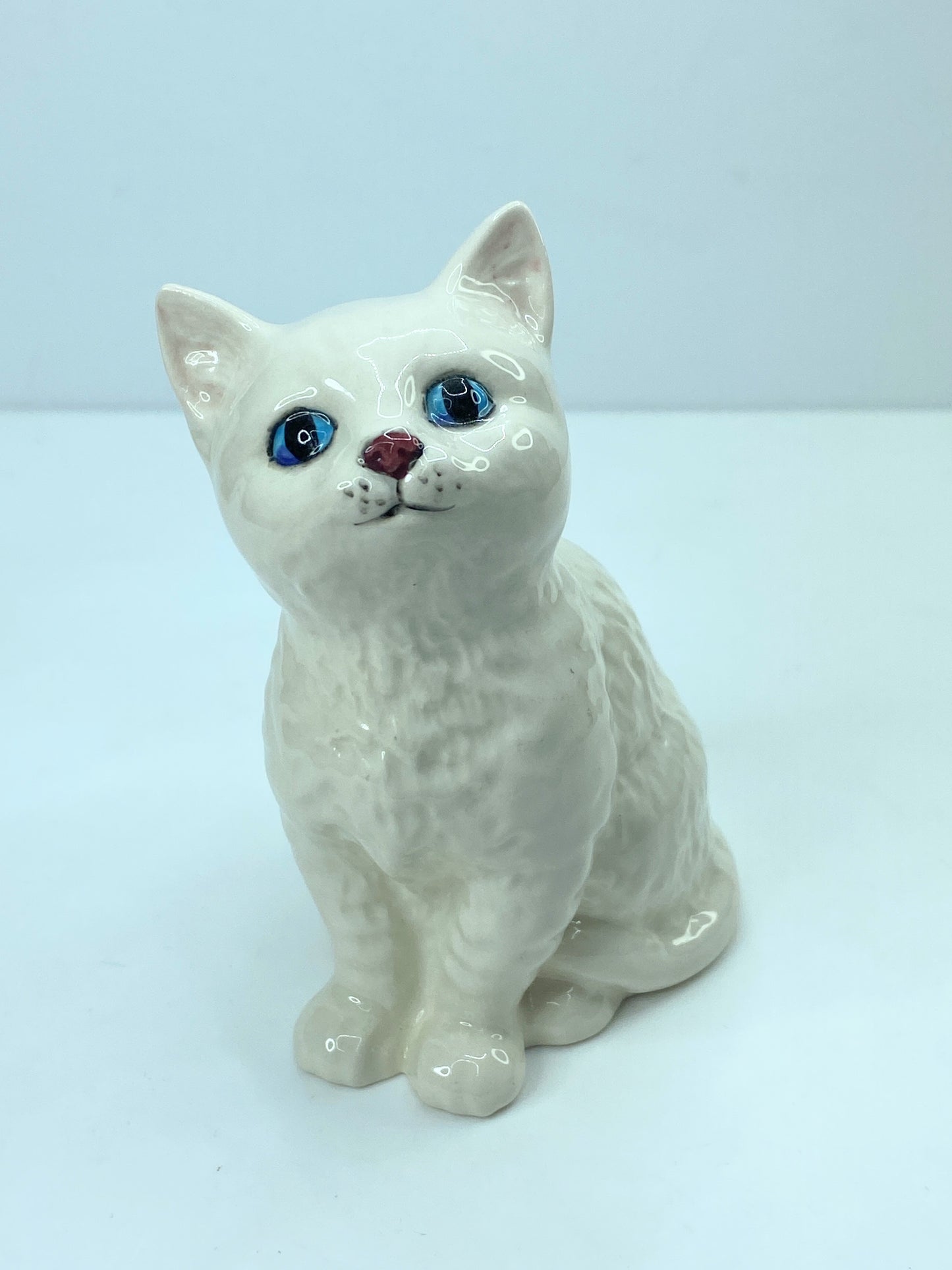 Vintage Royal Doulton 4” White Persian Sitting Cat Figurine 4x2.5" A339