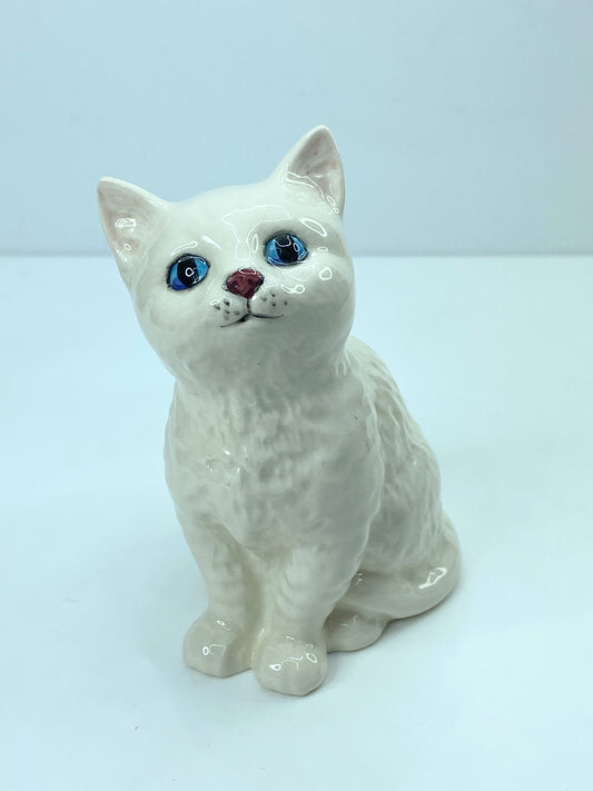 Vintage Royal Doulton 4” White Persian Sitting Cat Figurine 4x2.5" A339