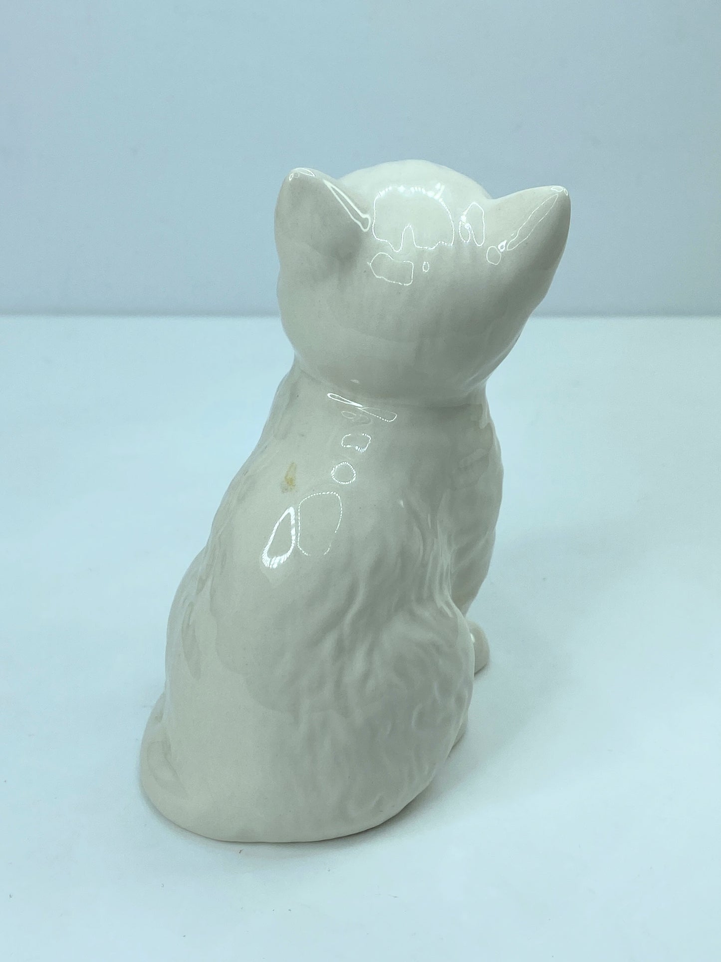 Vintage Royal Doulton 4” White Persian Sitting Cat Figurine 4x2.5" A339