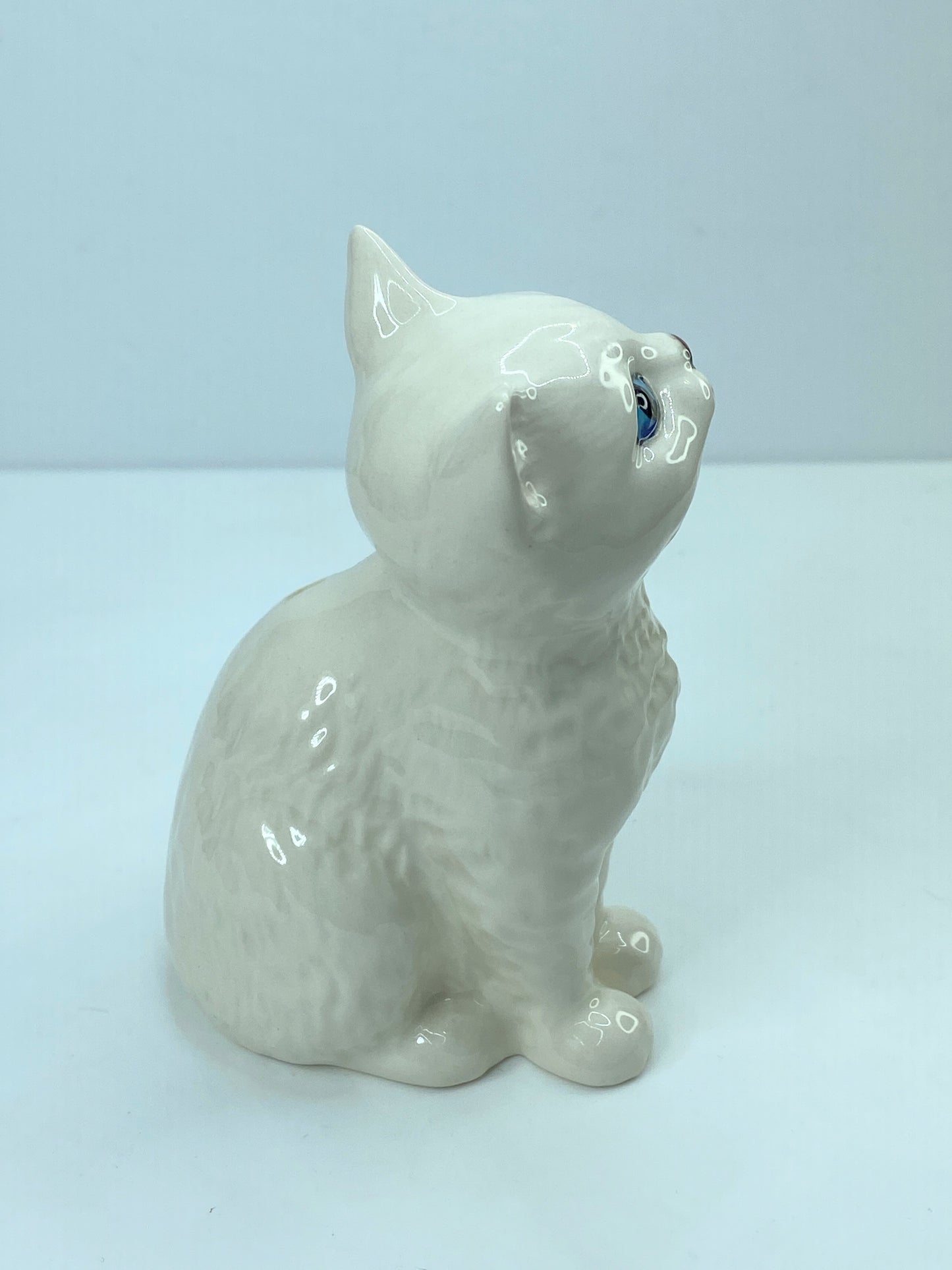 Vintage Royal Doulton 4” White Persian Sitting Cat Figurine 4x2.5" A339