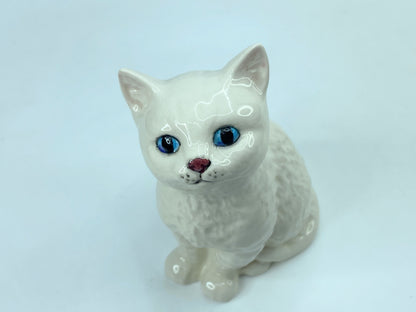 Vintage Royal Doulton 4” White Persian Sitting Cat Figurine 4x2.5" A339