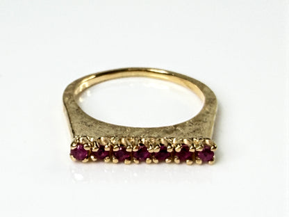 Vintage 14K Yellow 7 Ruby Textured stackable Modernist Ring s7.75 3.5g JR2179