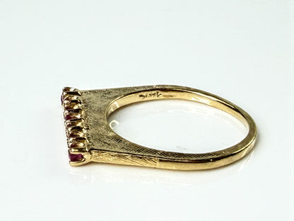 Vintage 14K Yellow 7 Ruby Textured stackable Modernist Ring s7.75 3.5g JR2179