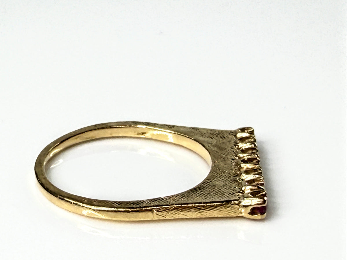 Vintage 14K Yellow 7 Ruby Textured stackable Modernist Ring s7.75 3.5g JR2179